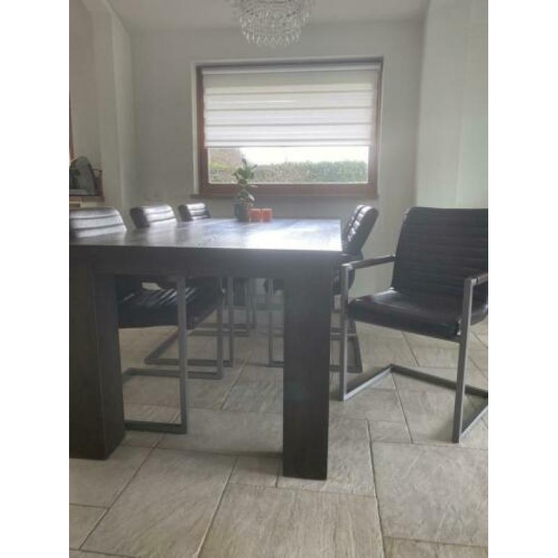 Donkerbruine eethoek Eijerkamp 6 personen met leren stoelen
