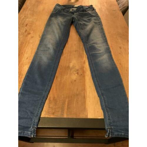 MET injeans NIEUW maat 24 oftewel 34.