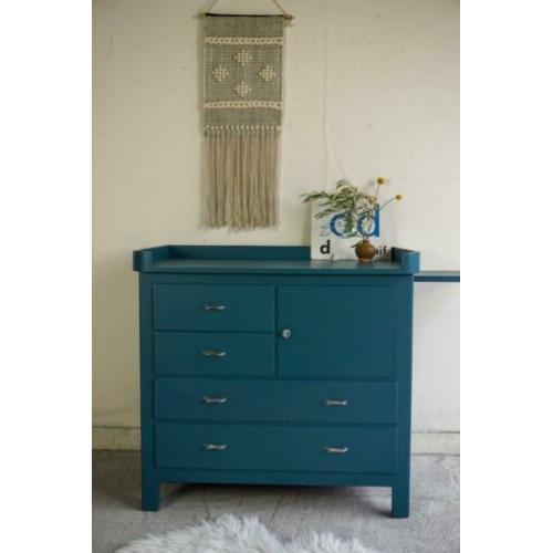 Vintage commode