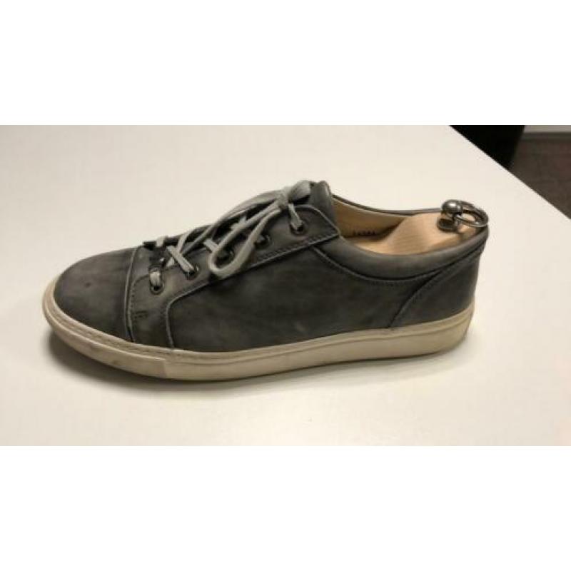 Mooie grijs leren sneakers van Gino-B maat 44