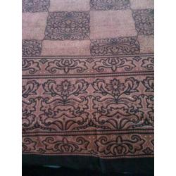 lap stof (sprei) uit India 205x140. m. randmotief,roze-bruin