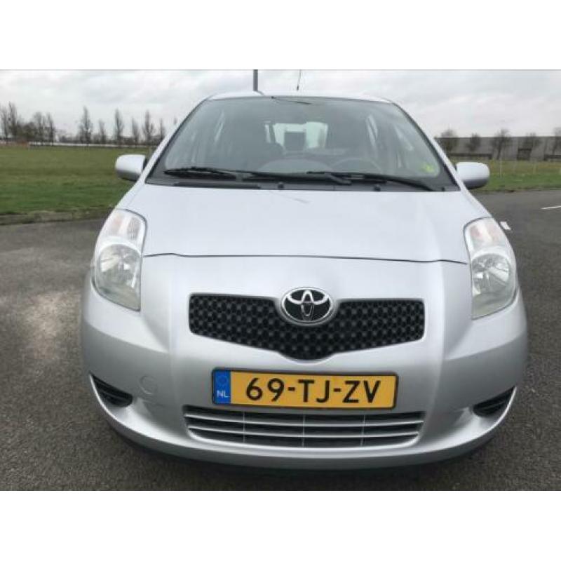 Toyota Yaris 1.3 16V Vvt-i 5DR 2006 Grijs