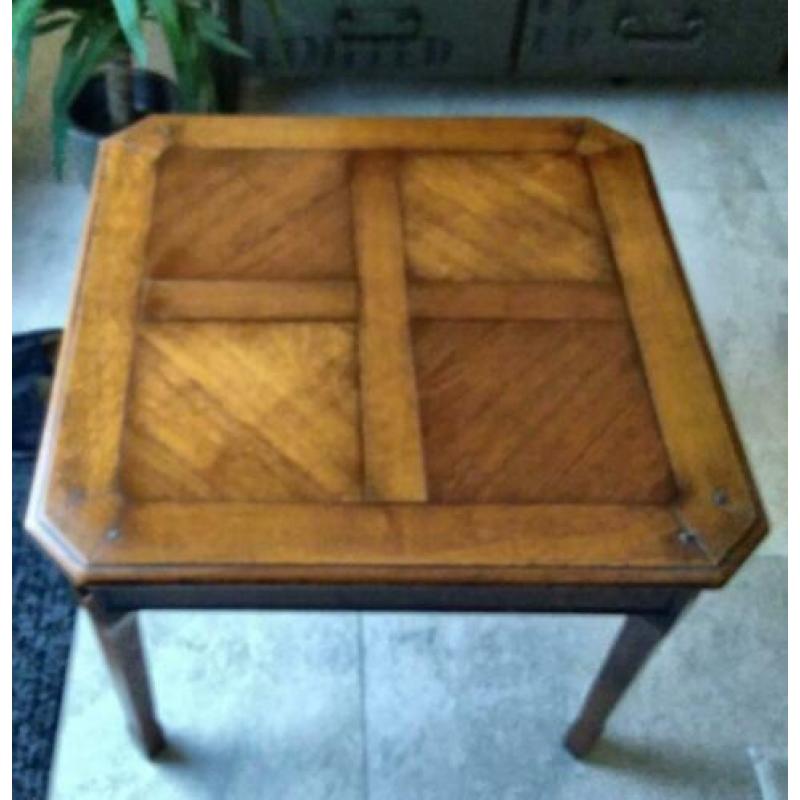 Mooie klassiek massief eiken salon/bijzettafel