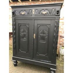 Oude kast linnenkast meidenkast