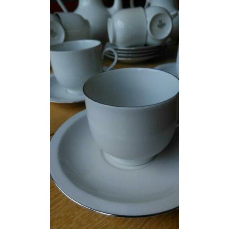 Thee Koffie servies van mooi porselein.