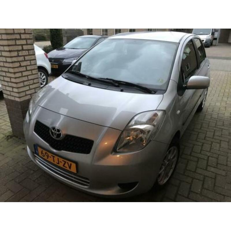 Toyota Yaris 1.3 16V Vvt-i 5DR 2006 Grijs