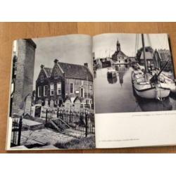 Dert de dyk it lan omklammet..... Fryslan.