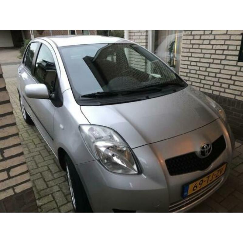 Toyota Yaris 1.3 16V Vvt-i 5DR 2006 Grijs