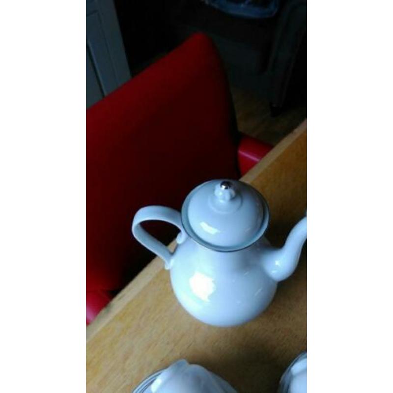 Thee Koffie servies van mooi porselein.