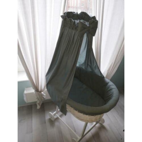 Unieke Babywieg rotan compleet met hemel !nieuw!