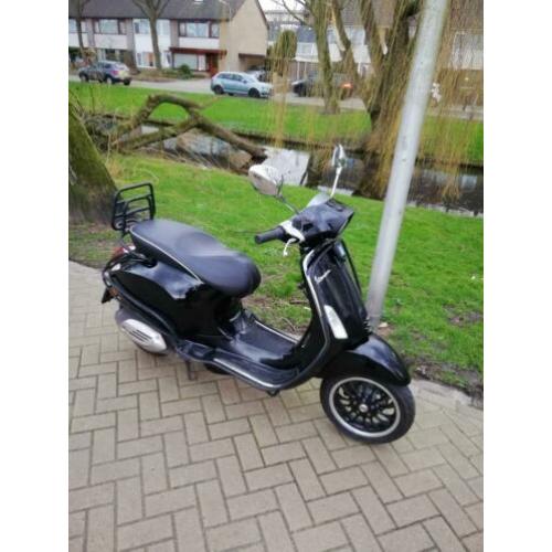 Vespa sprint 4takt Bouwjaar 2017 Geelkenteken Helmplicht