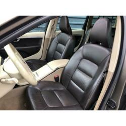 Volvo XC70 2.4 D5 Momentum | Schuifdak | Leder | Trekhaak