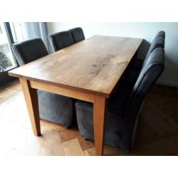 Eetkamertafel + evt. 6 eetkamerstoelen