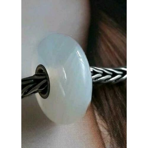 Witte Agaat van Trollbeads. (retired)
