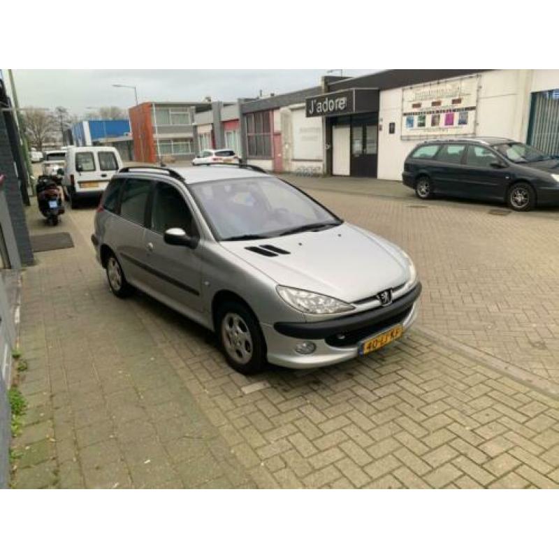 Peugeot 206 SW 1.4 XS Met Airco, NAP en een nieuwe APK!