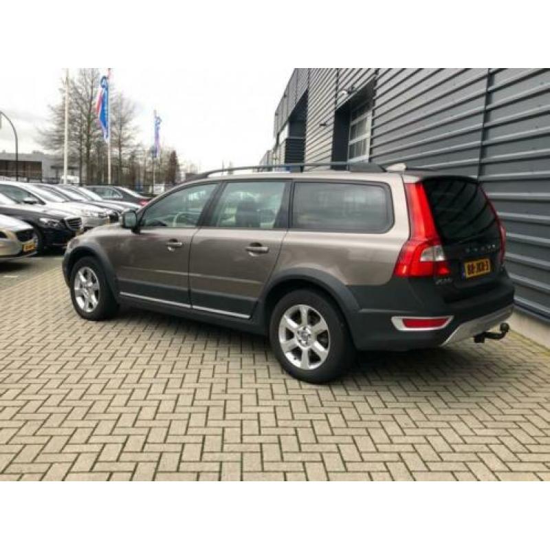 Volvo XC70 2.4 D5 Momentum | Schuifdak | Leder | Trekhaak