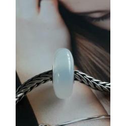 Witte Agaat van Trollbeads. (retired)