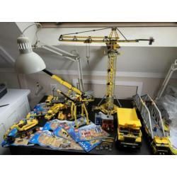 Grote partij lego construction site hijskraan bouwplaats.