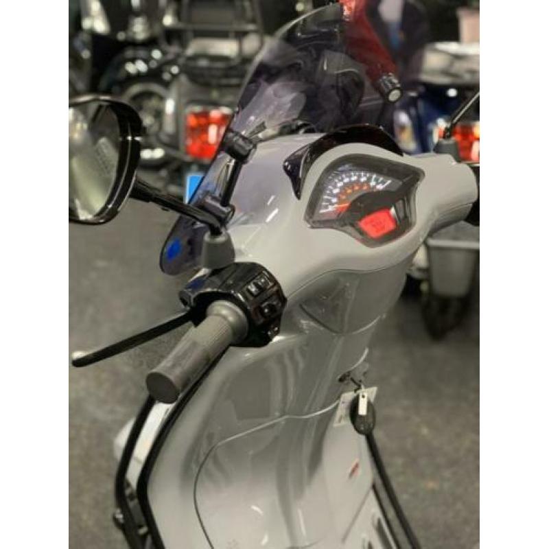 Vespa Sprint Nardo grey Bom Vol