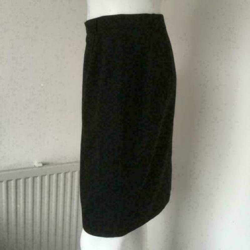 3425 Gloednieuwe elegante koker rok MARC AUREL; Mt=40