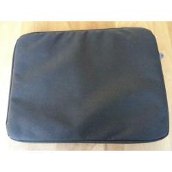 Case Logic Huxton 13,3 " 33,1* 24,3 * 2,8 cm ZWART ZGAN;