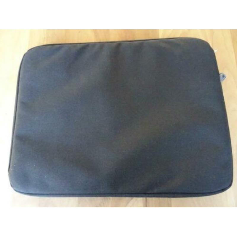 Case Logic Huxton 13,3 " 33,1* 24,3 * 2,8 cm ZWART ZGAN;