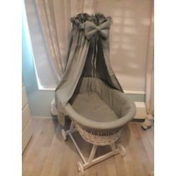 Unieke Babywieg rotan compleet met hemel !nieuw!