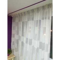 Als nieuw wit vitrage van 2stuks plooibreedte 3.95m