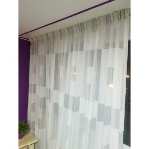 Als nieuw wit vitrage van 2stuks plooibreedte 3.95m