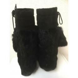 zwarte "indianen laarzen" mt 37 van suede en (fake) fur