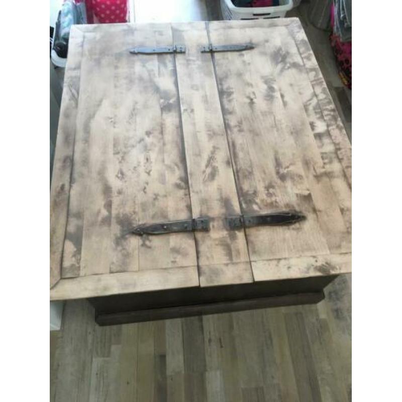 Koloniaal houten tafel/kist