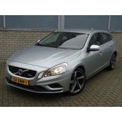 Volvo V60 1.6 T3 150 PK R-Design ! Navi/DVD schermen/18"inch