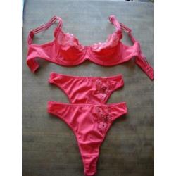 NIEUW Setje After Eden Beugel BH B75 ROZE & 2x String Kant