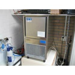 Te koop ITV ijsklontjes machine voor de horeca of hobby bar