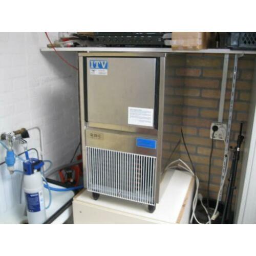 Te koop ITV ijsklontjes machine voor de horeca of hobby bar