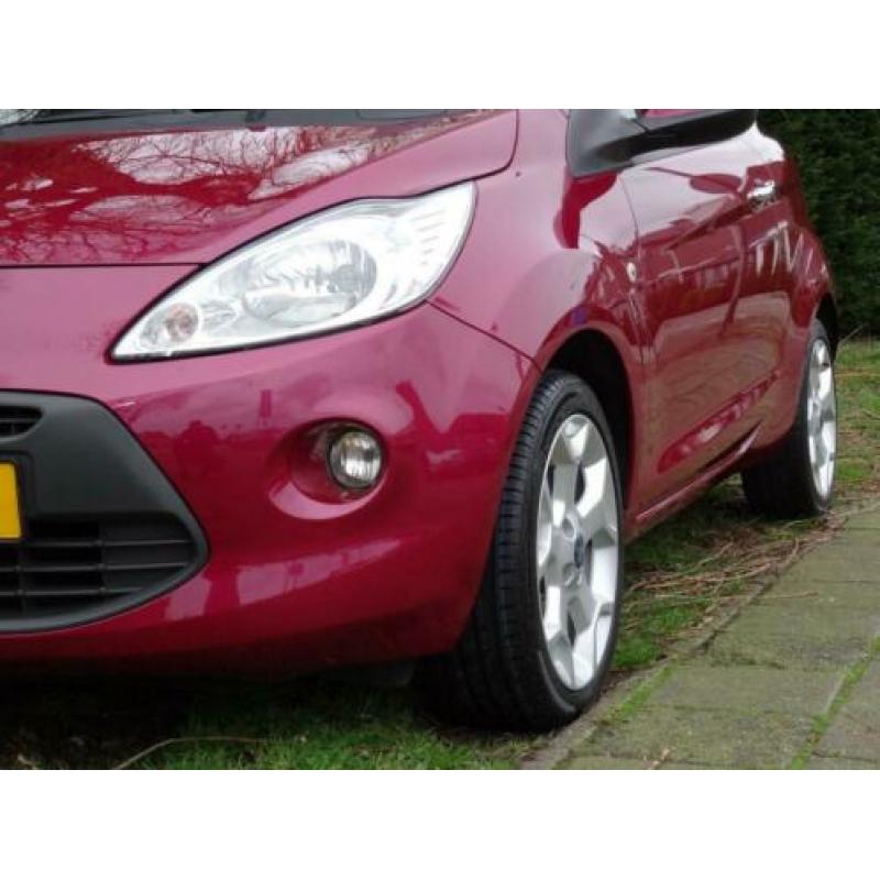 Ford Ka 1.2 Titanium X met Panoramadak en Spoiler