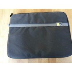 Case Logic Huxton 13,3 " 33,1* 24,3 * 2,8 cm ZWART ZGAN;