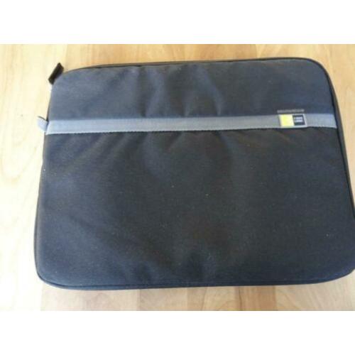 Case Logic Huxton 13,3 " 33,1* 24,3 * 2,8 cm ZWART ZGAN;