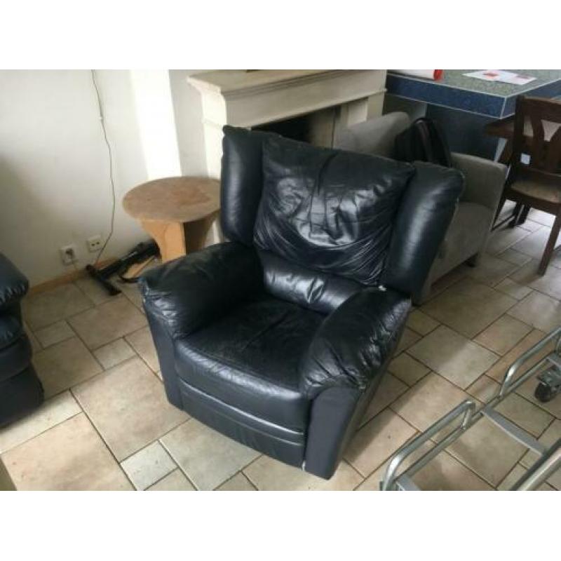 GRATIS: Diverse banken (leer) + stoelen