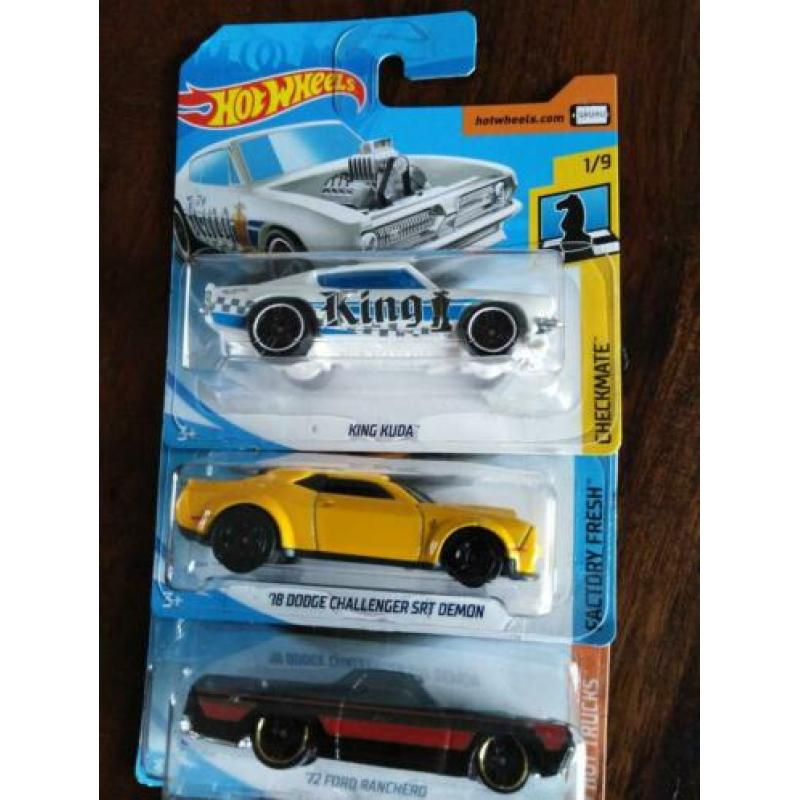 hotwheels 24 stuks zo goed als nieuw 2018 tm 2020.