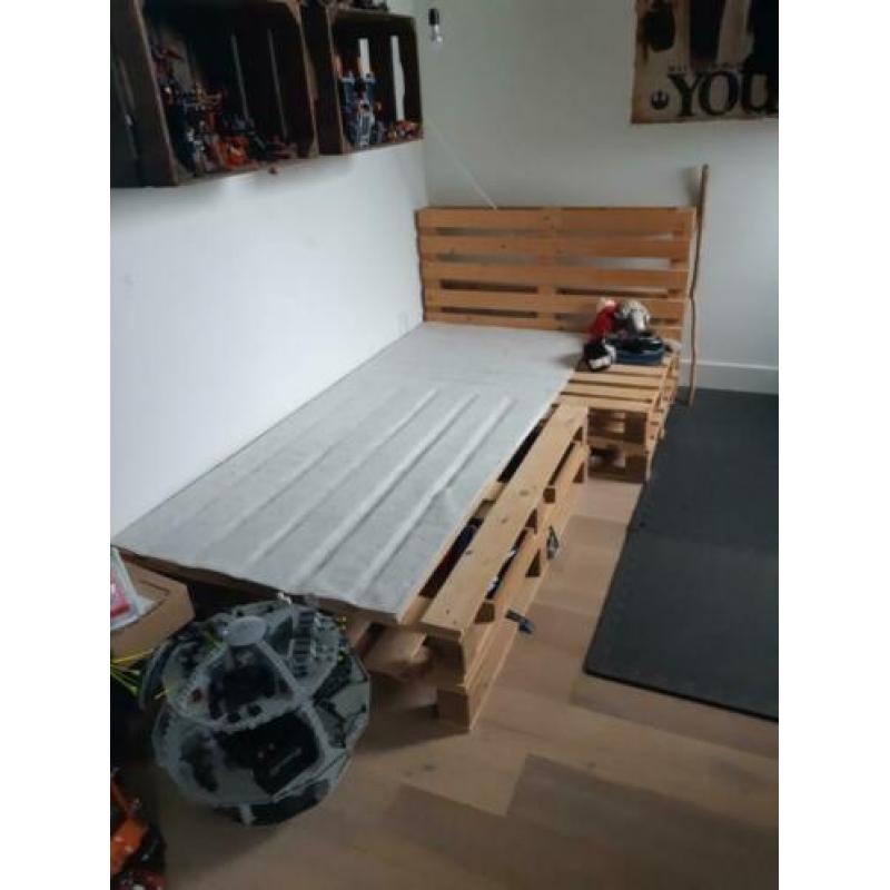 pallet bed