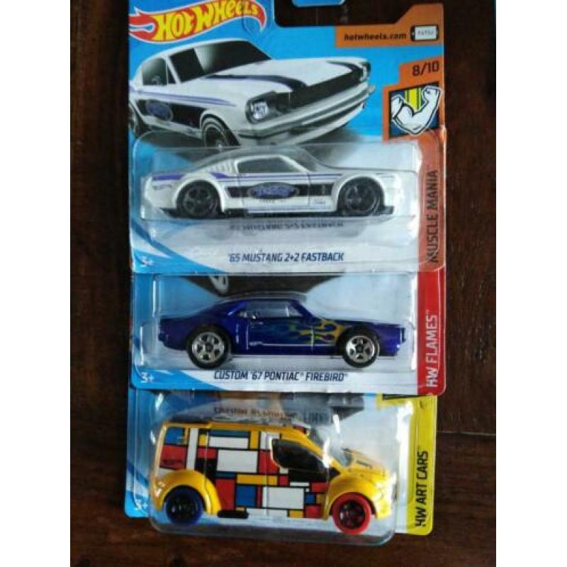 hotwheels 24 stuks zo goed als nieuw 2018 tm 2020.