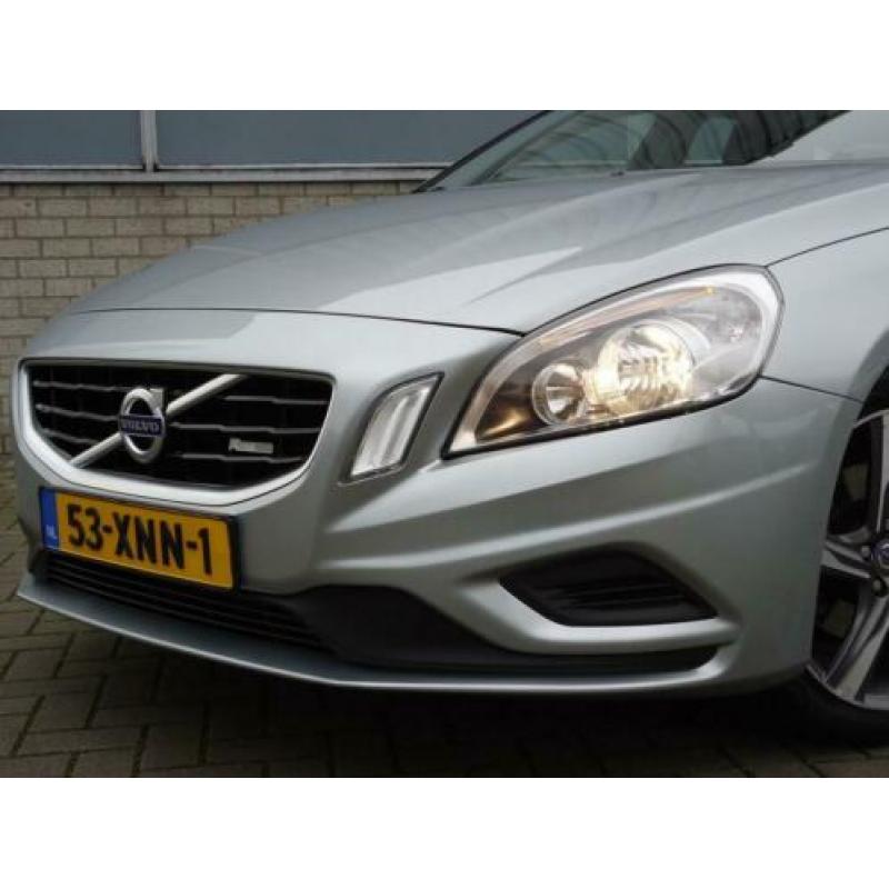 Volvo V60 1.6 T3 150 PK R-Design ! Navi/DVD schermen/18"inch