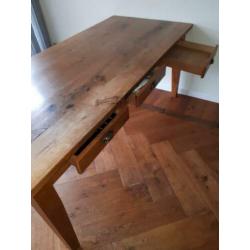 Eetkamertafel + evt. 6 eetkamerstoelen