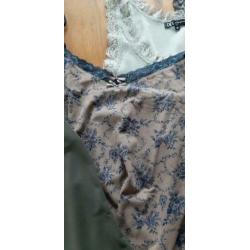 4 Didi tops in maat L en XL i.g.s.