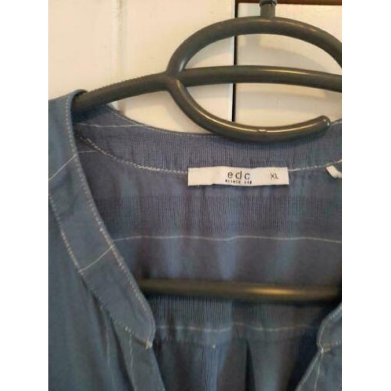 Mooie blouse van EDC, donkerblauw maat XL.