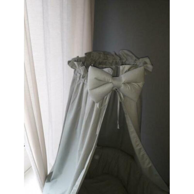 Unieke Babywieg rotan compleet met hemel !nieuw!