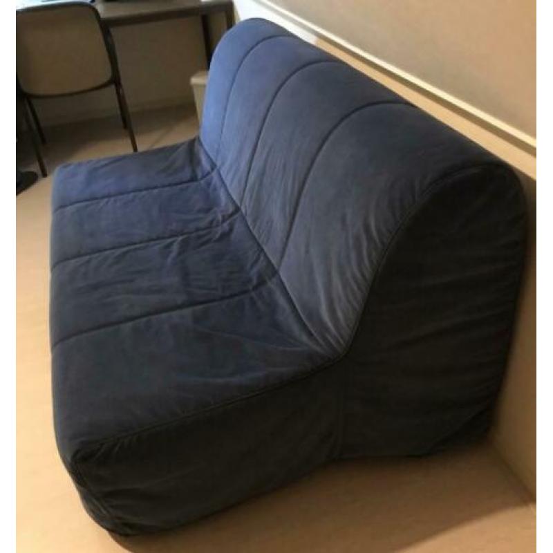 Mooi bijna nieuwe zit/slaapbank 140/190 met dekbed en hoes
