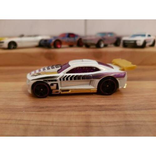 Hotwheels 2012 Chevrolet Camaro wit