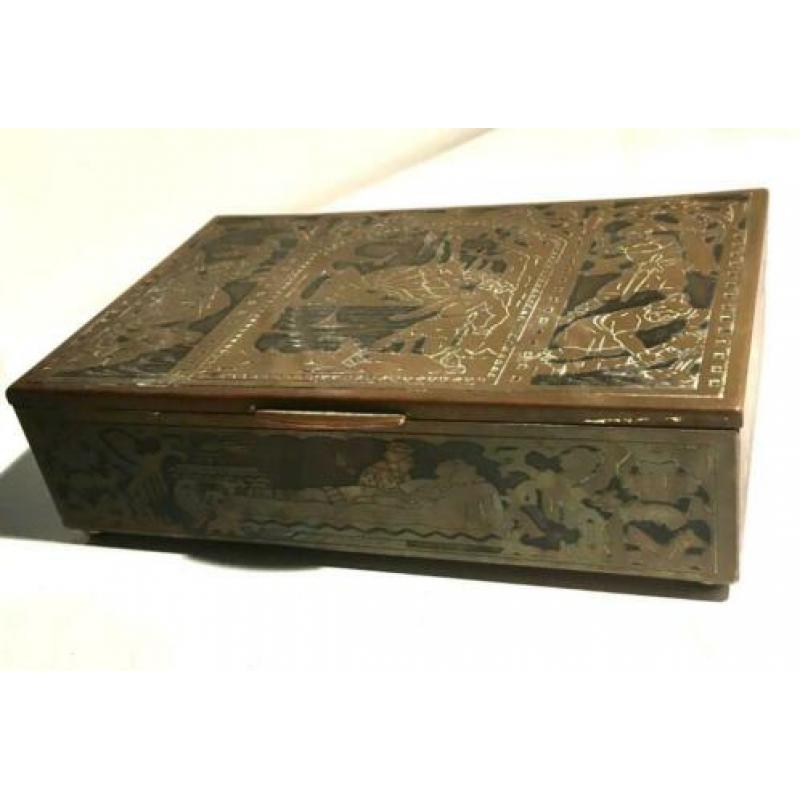Oud kistje bekleed met koper
